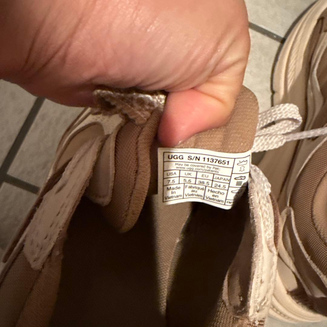 ugg スニーカー　ベージュ　24.5cm