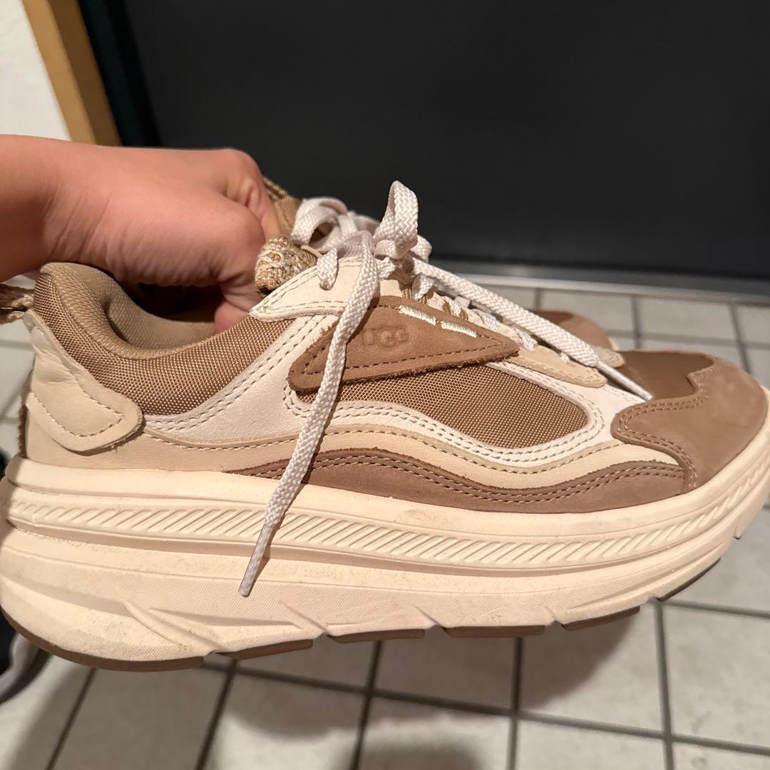 ugg スニーカー　ベージュ　24.5cm