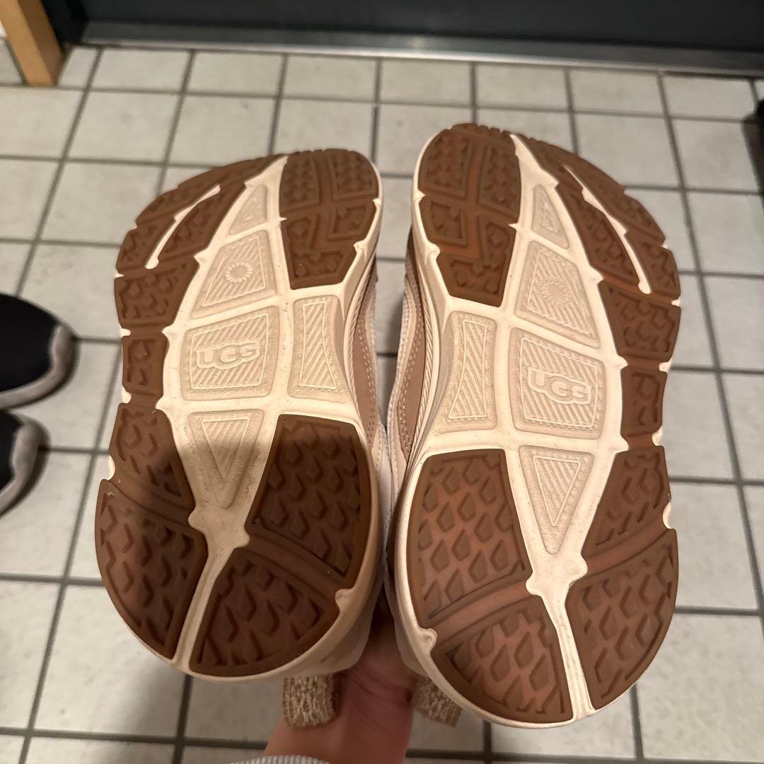 ugg スニーカー　ベージュ　24.5cm