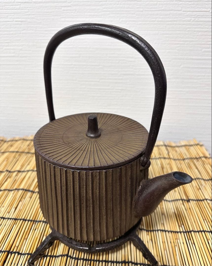 新品　岩手県奥州水沢幸工芸　現代の名工 佐藤勝久造　利休型蛇ノ目１３型　南部鉄瓶