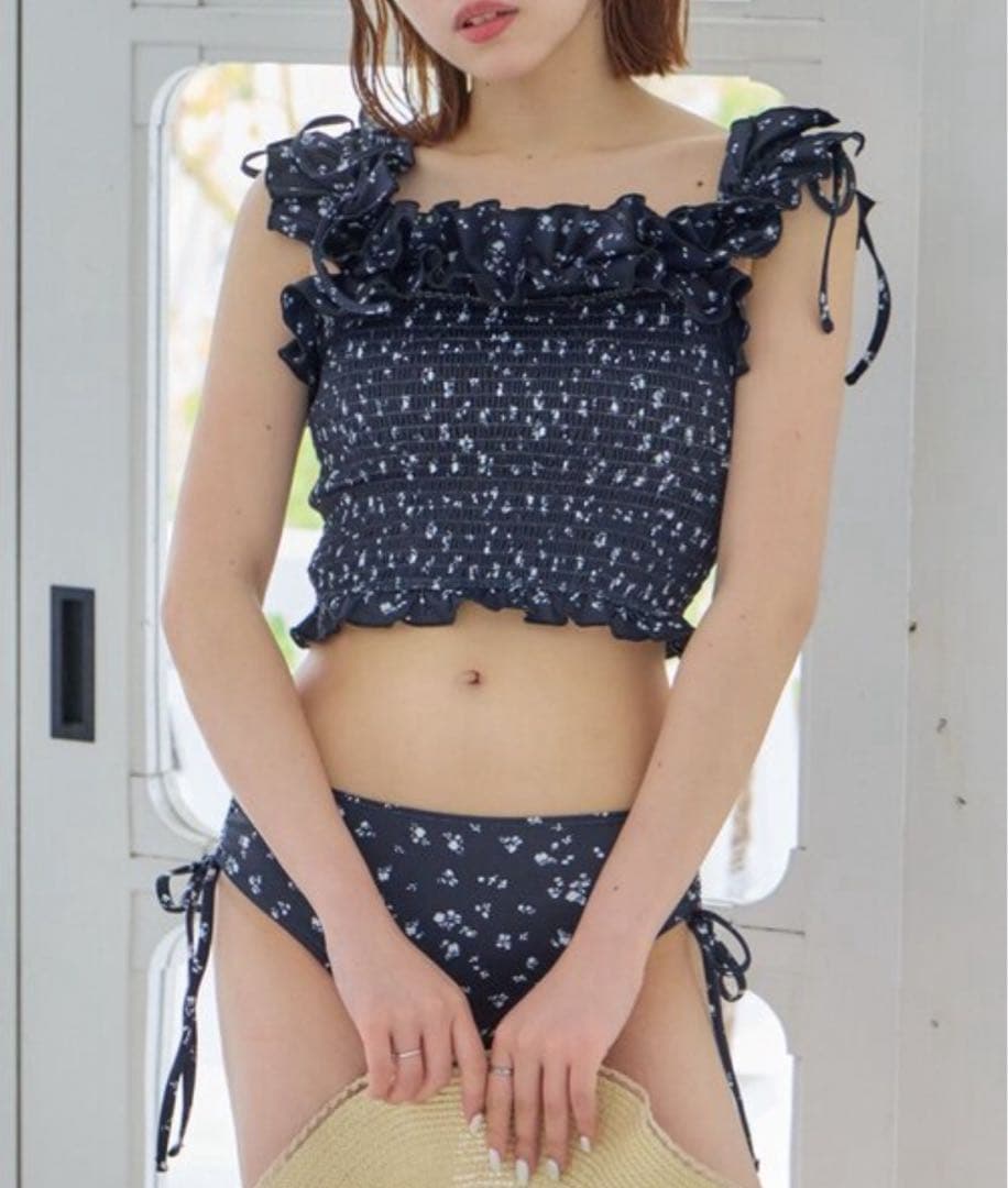 Chico ギャザーフリルデザイントップス サイドレースアップショーツ　セット