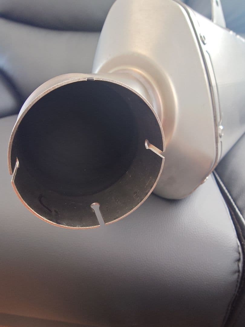 アクラポビッチ スリップオンチタンマフラー V-strom1050用