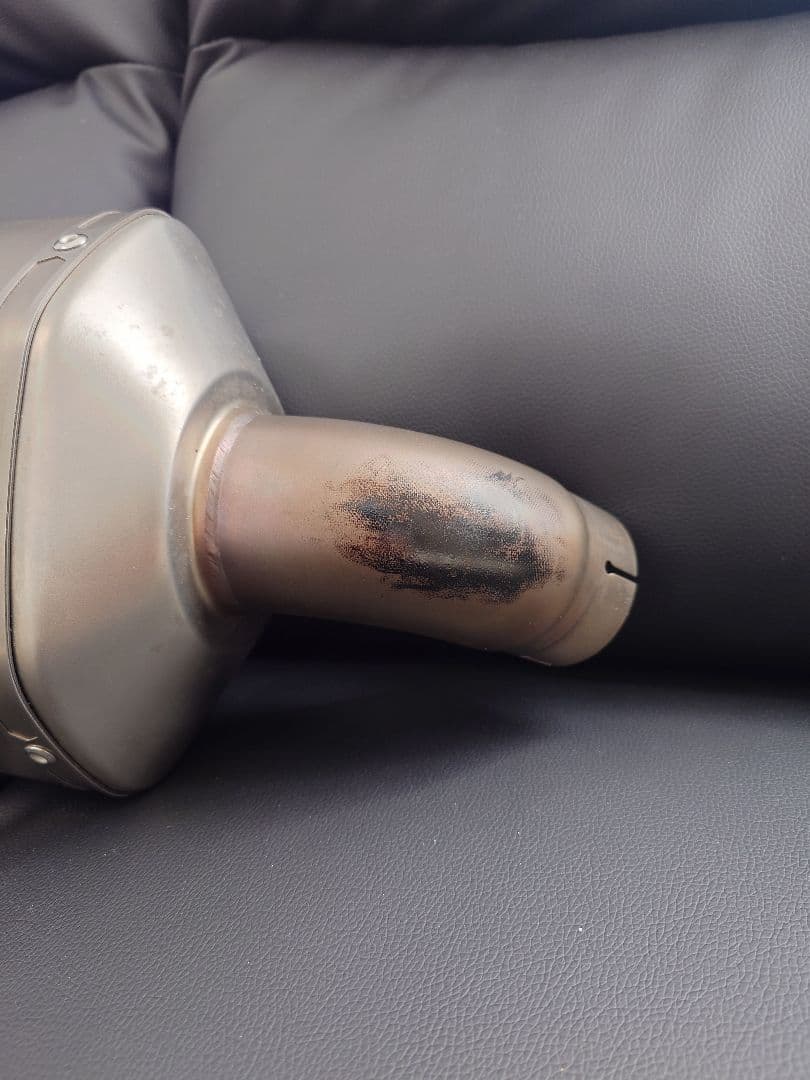 アクラポビッチ スリップオンチタンマフラー V-strom1050用