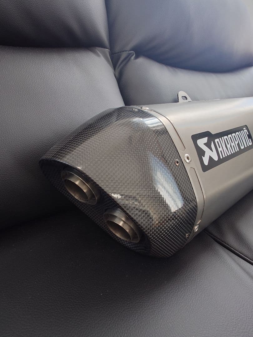 アクラポビッチ スリップオンチタンマフラー V-strom1050用