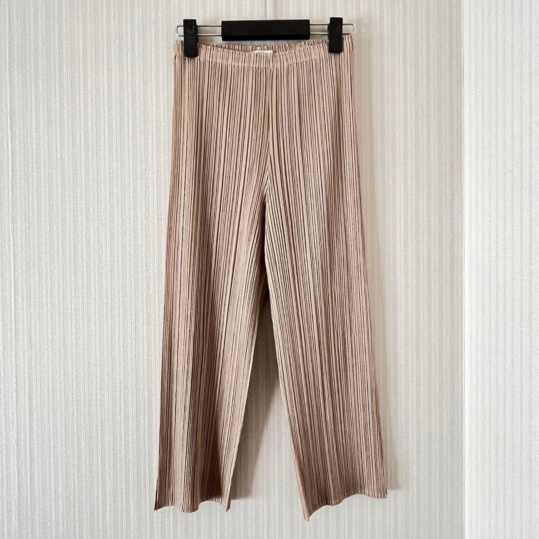 PLEATSPLEASE イッセイミヤケ クロップドパンツ　ベージュ　3