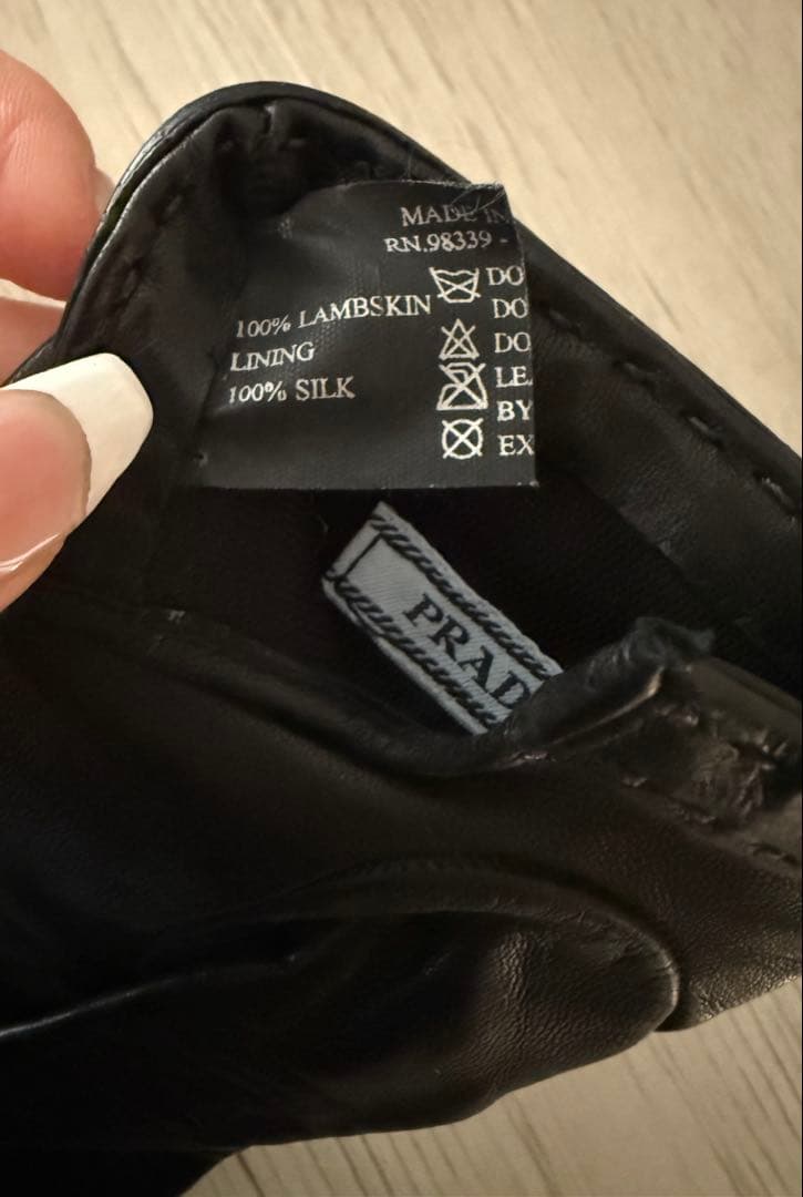 新品未使用！PRADA ラムスキン グローブ 手袋
