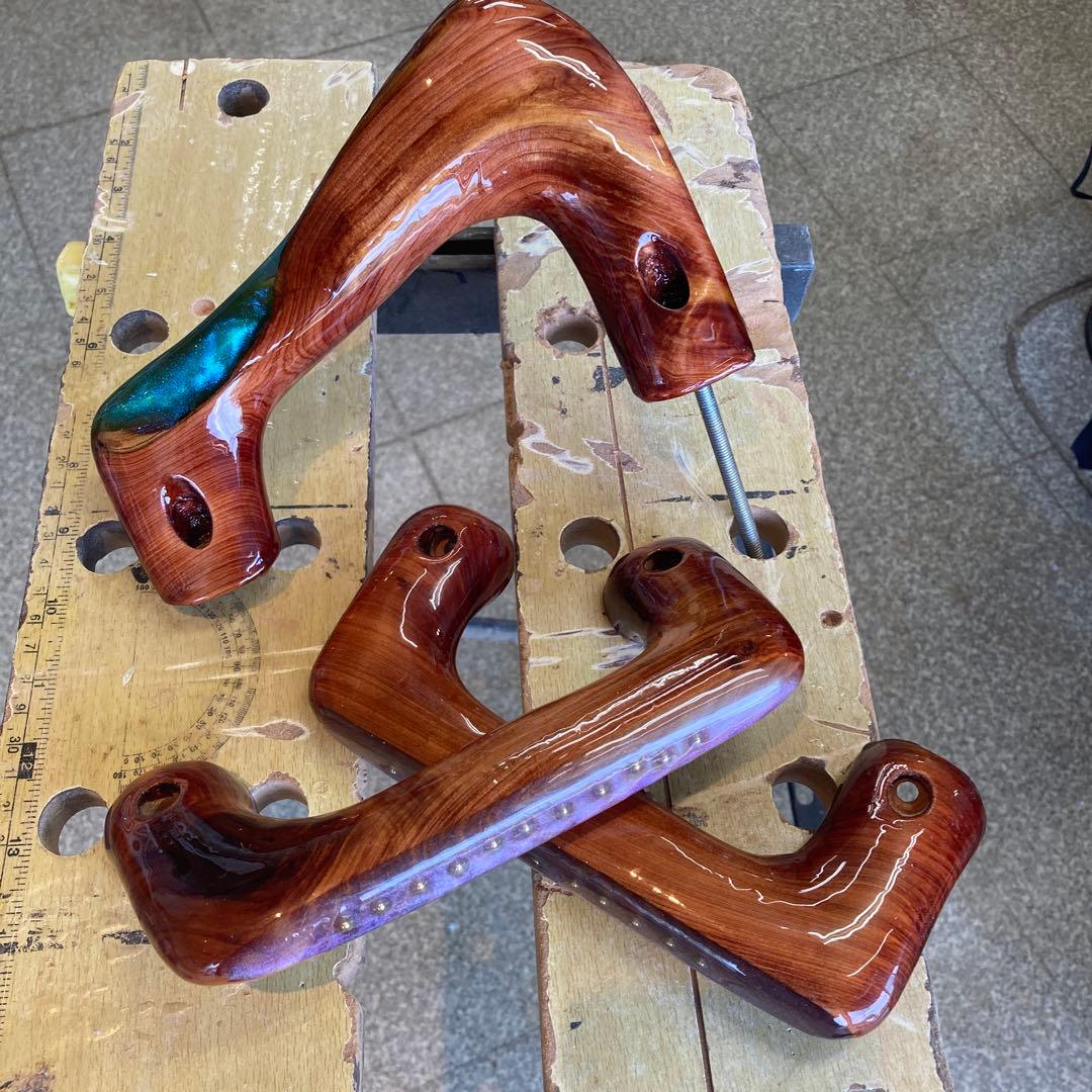 木製アシストグリップ　レジン仕上げ　200系ハイエースAピラー　ルーフグリップ用