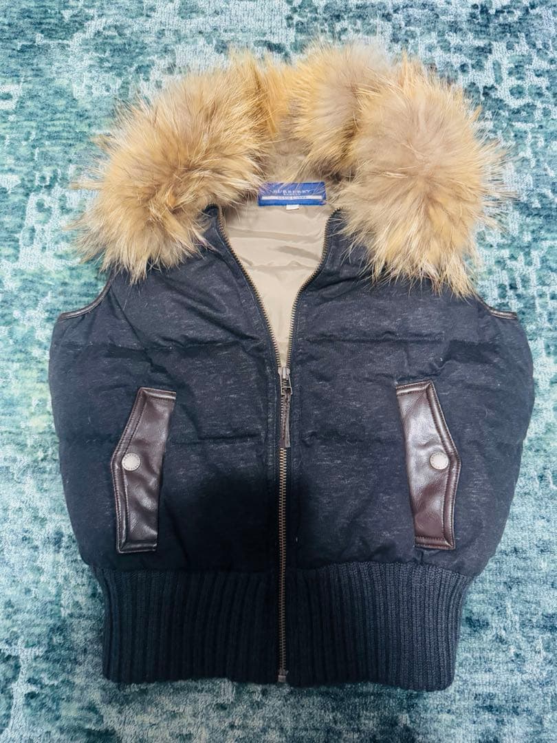 （BURBERRY BLUE LABEL）ロゴ入りファー付きダウンベスト
