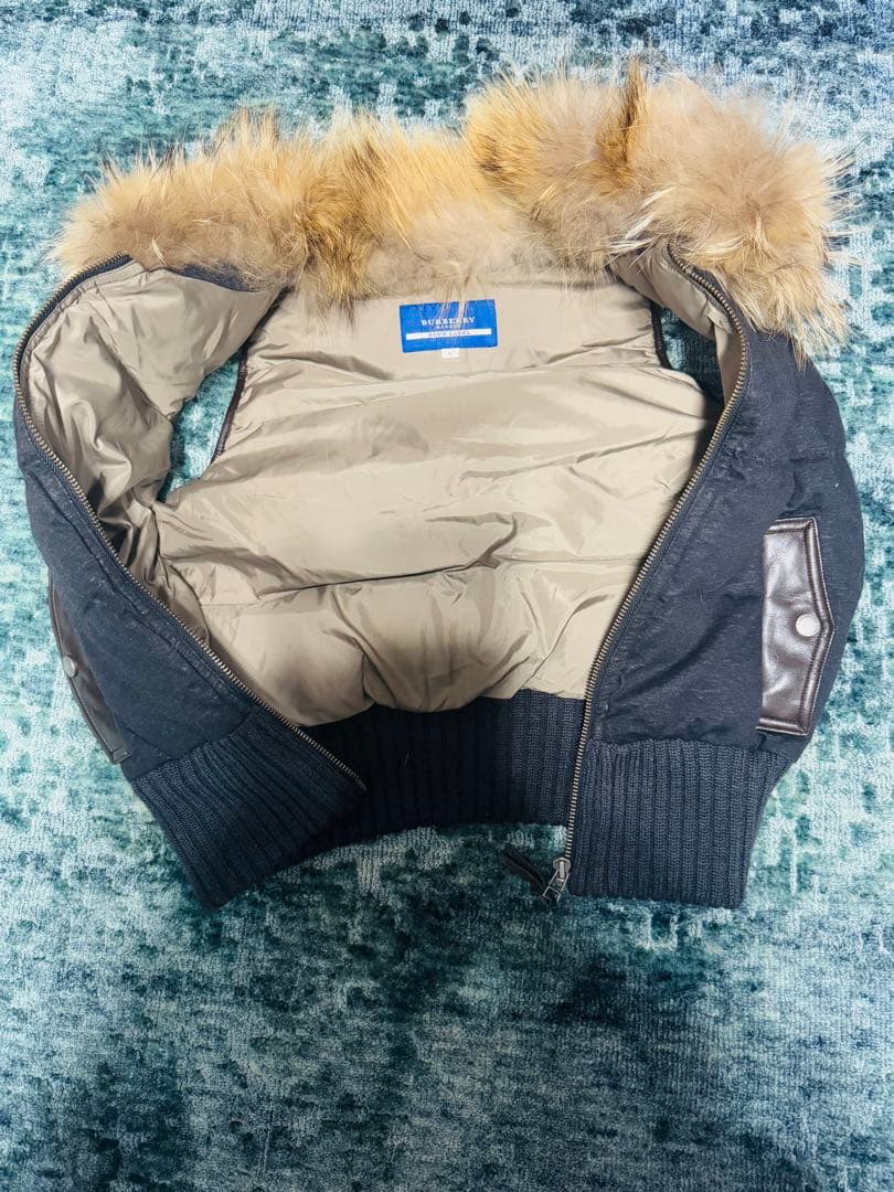 （BURBERRY BLUE LABEL）ロゴ入りファー付きダウンベスト