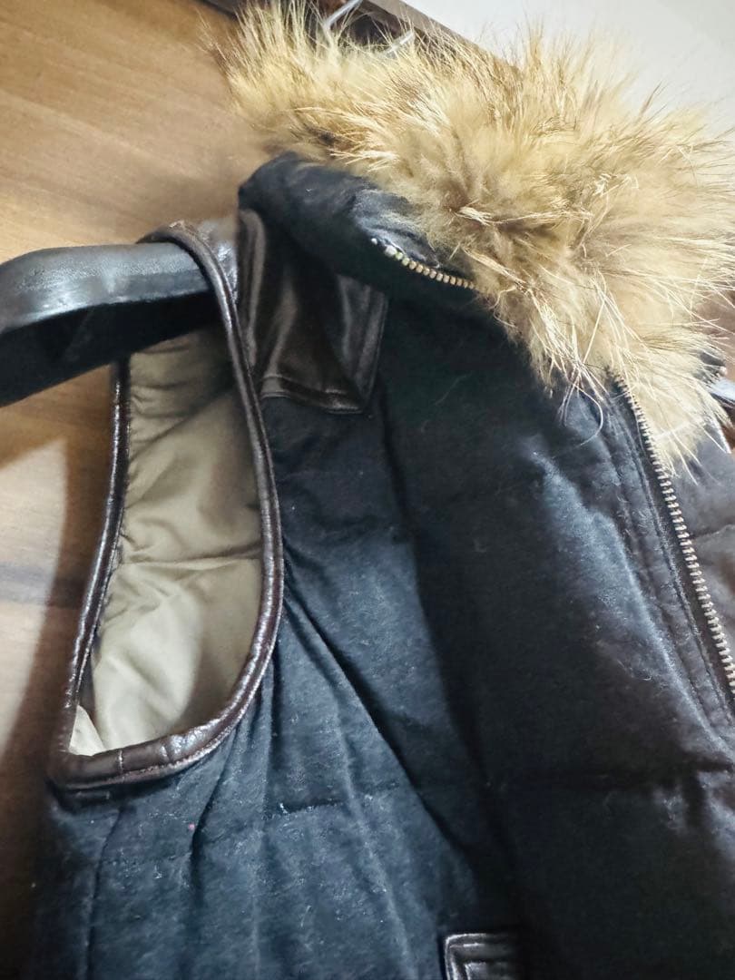 （BURBERRY BLUE LABEL）ロゴ入りファー付きダウンベスト