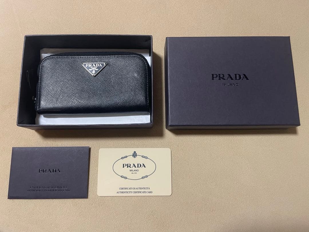 PRADA プラダ　キーケース　ラウンドファスナー　ブラック　黒