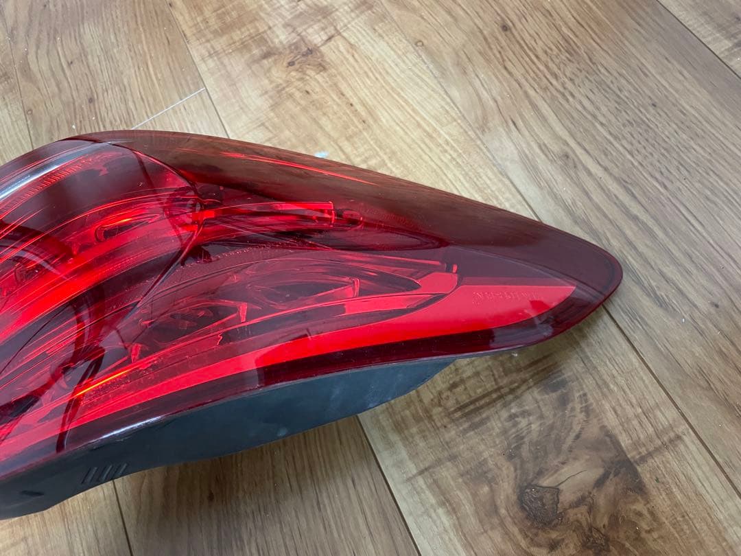 ベンツ　W205　Cクラス　セダン　前期　左テールランプ　純正品！