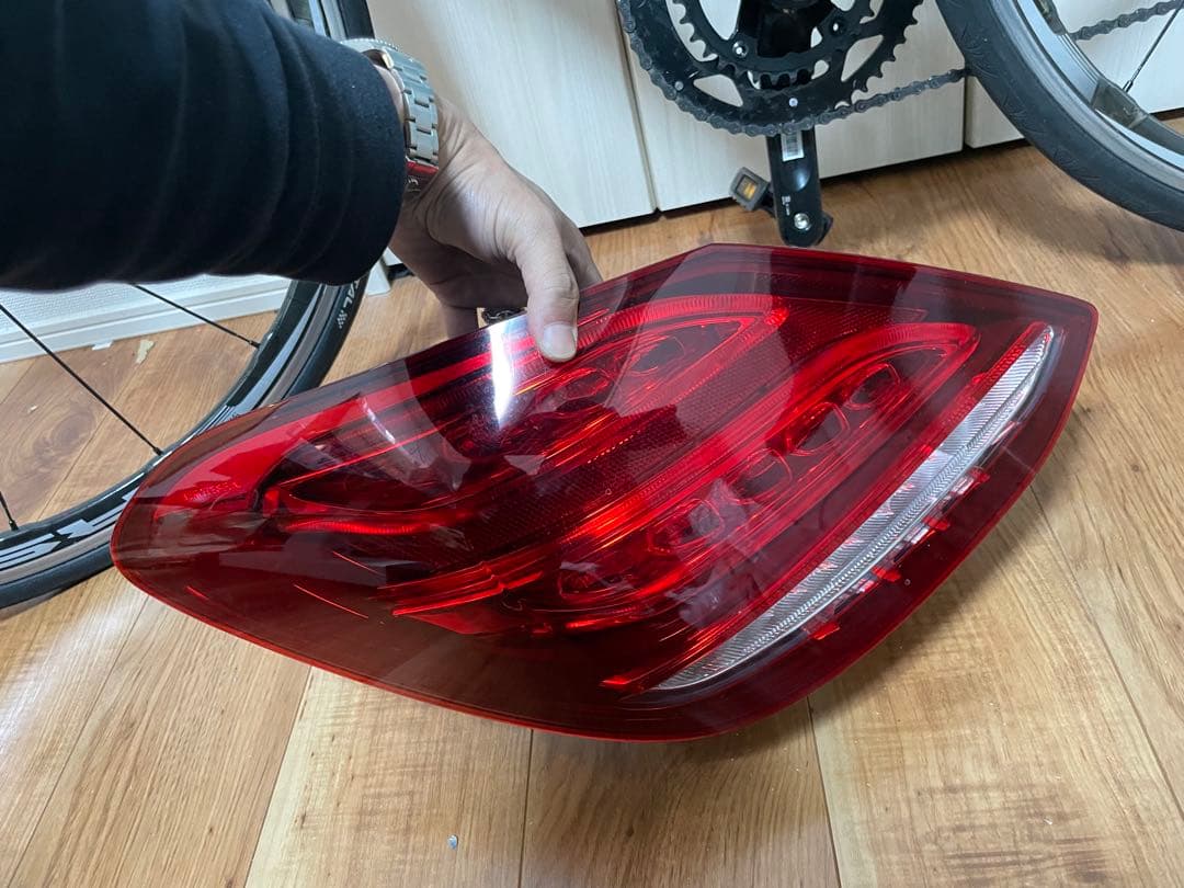 ベンツ　W205　Cクラス　セダン　前期　左テールランプ　純正品！