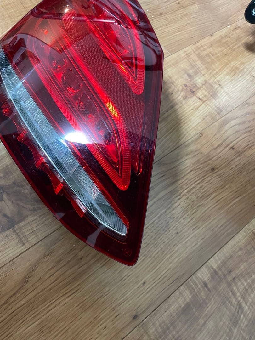 ベンツ　W205　Cクラス　セダン　前期　左テールランプ　純正品！
