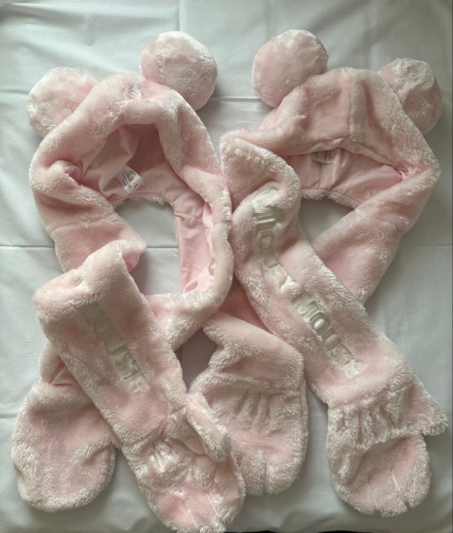 【美品】ディズニー ミッキーマウス フード手袋付きマフラー2つSEAで購入