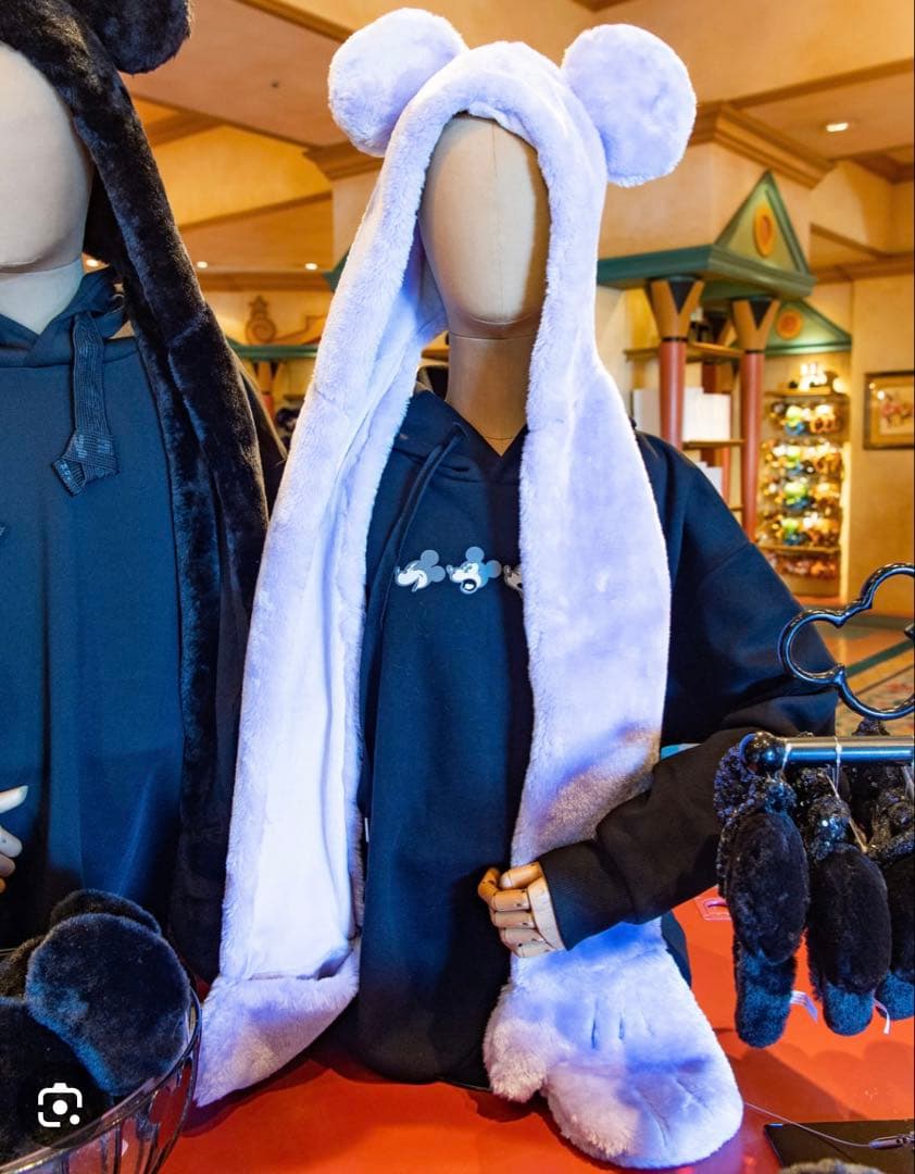 【美品】ディズニー ミッキーマウス フード手袋付きマフラー2つSEAで購入