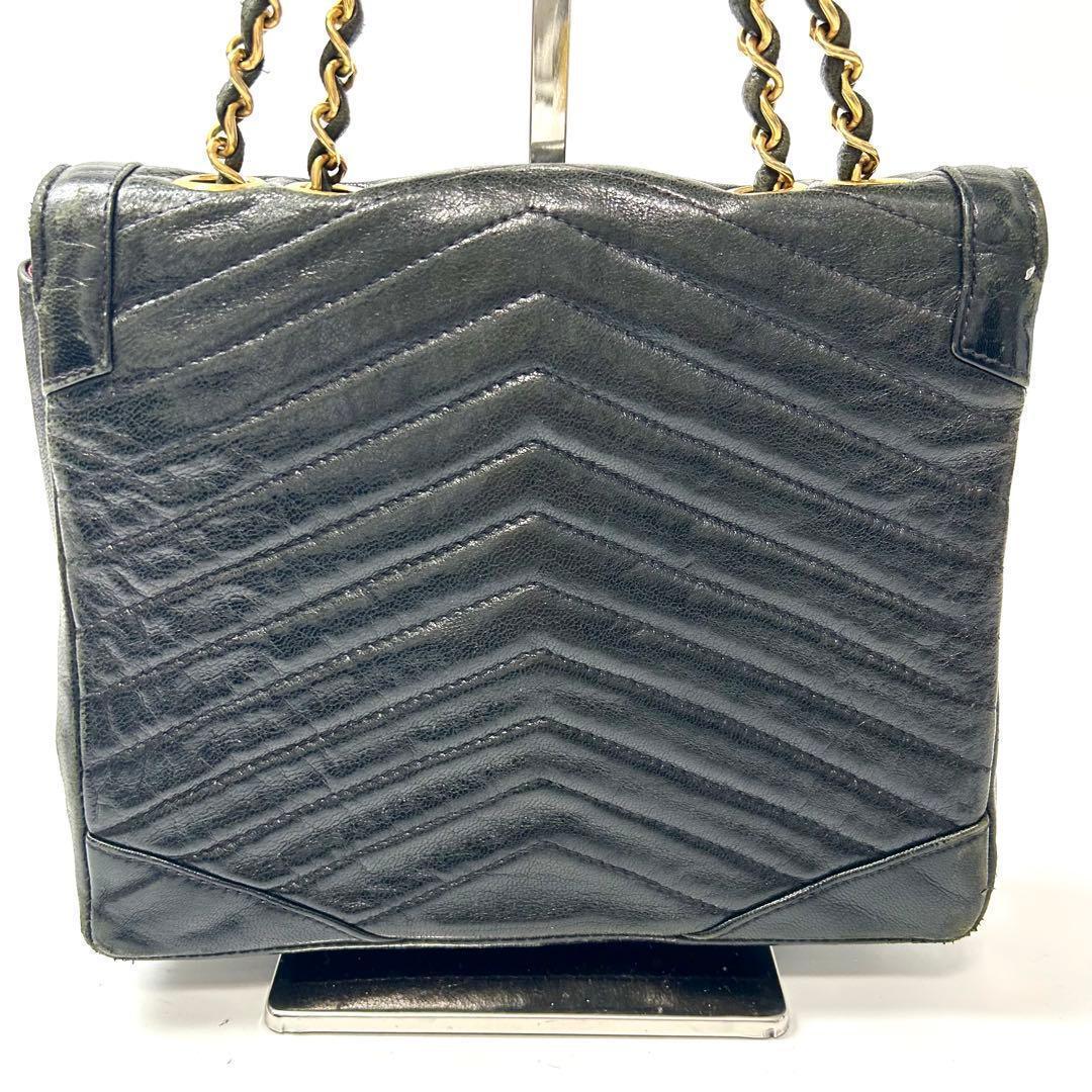 シャネル　Vステッチ　ラムスキン　ターンロック　チェーン　ショルダーバッグ