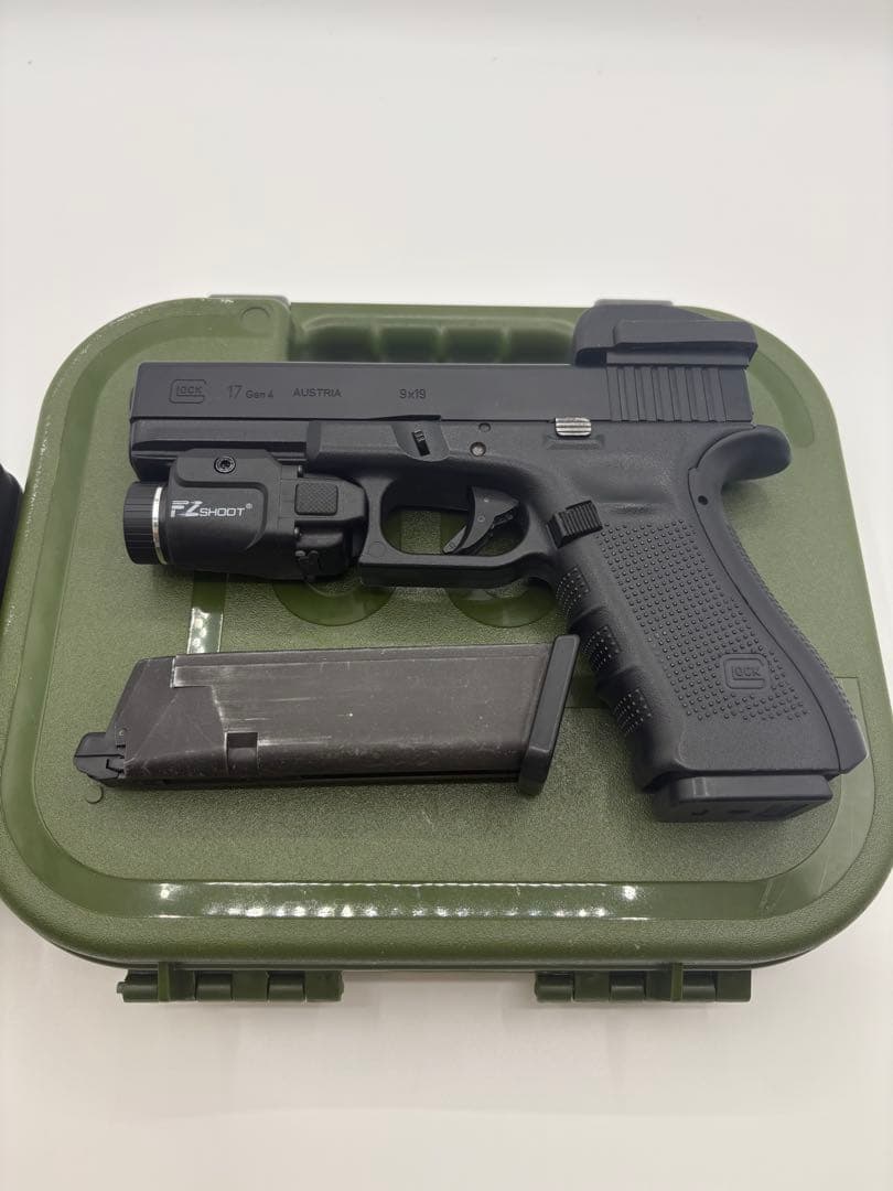東京マルイ　グロック17 gen4 ドットサイト　ライト付き　マガジン2本付き