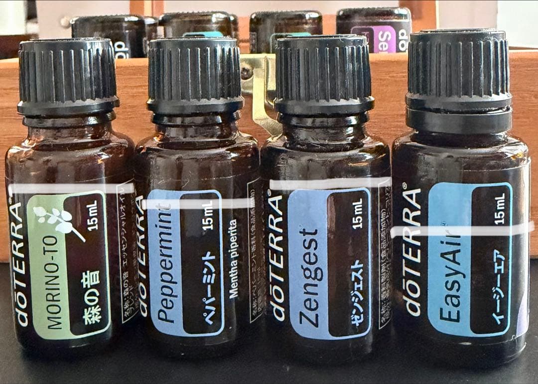 doTERRA エッセンシャルオイルセット 木製ケース付き 12本　森の音タッチ