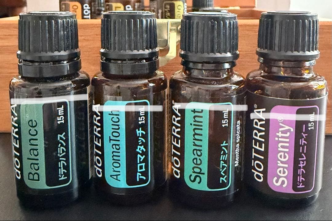 doTERRA エッセンシャルオイルセット 木製ケース付き 12本　森の音タッチ