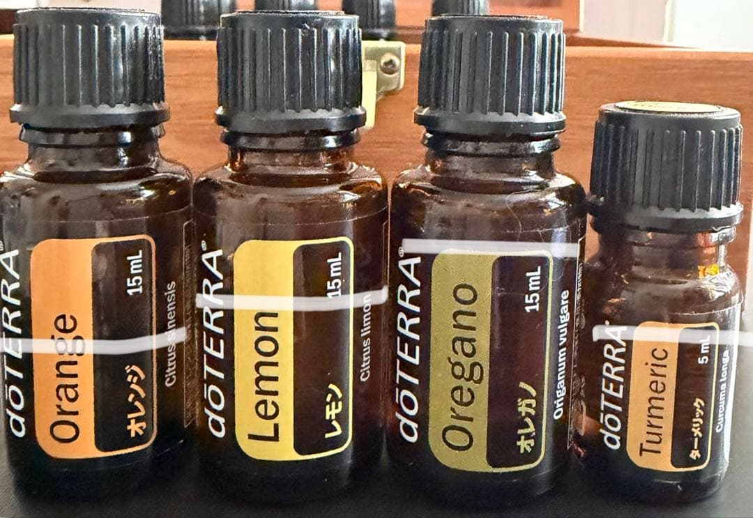doTERRA エッセンシャルオイルセット 木製ケース付き 12本　森の音タッチ