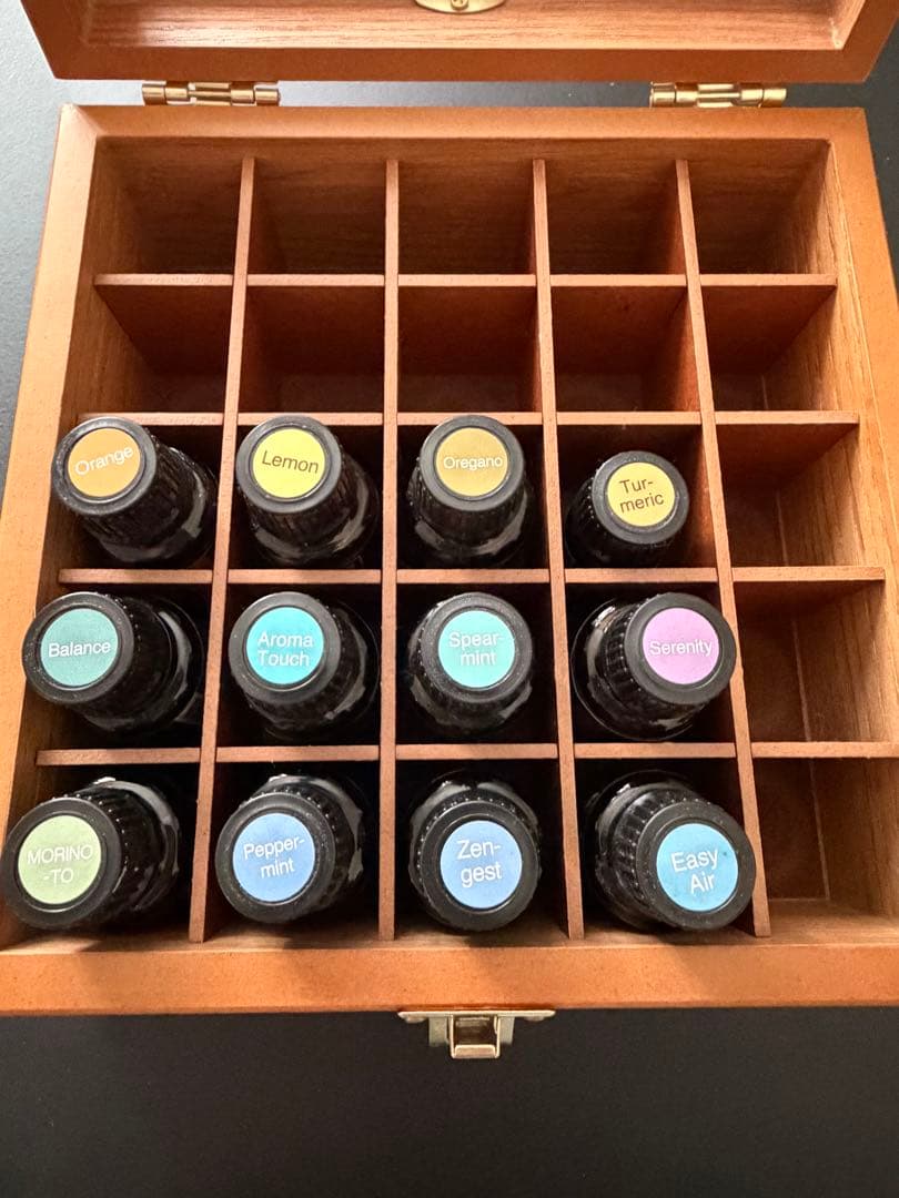 doTERRA エッセンシャルオイルセット 木製ケース付き 12本　森の音タッチ