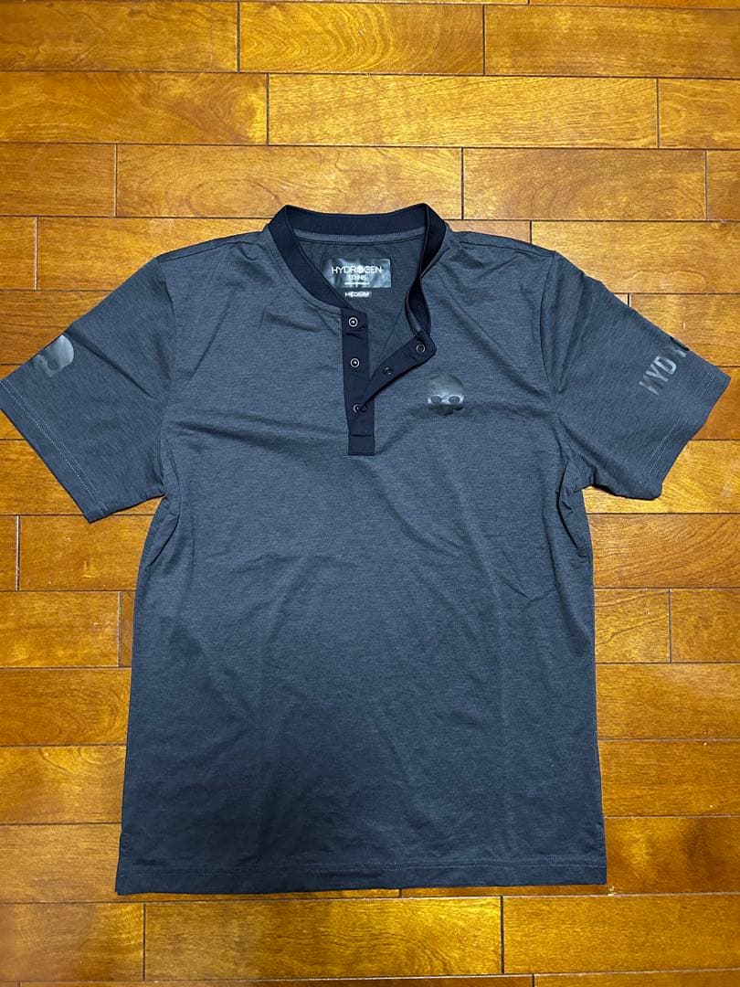 美品　ハイドロゲン　テニスTシャツ４枚・ショートパンツ・帽子セット