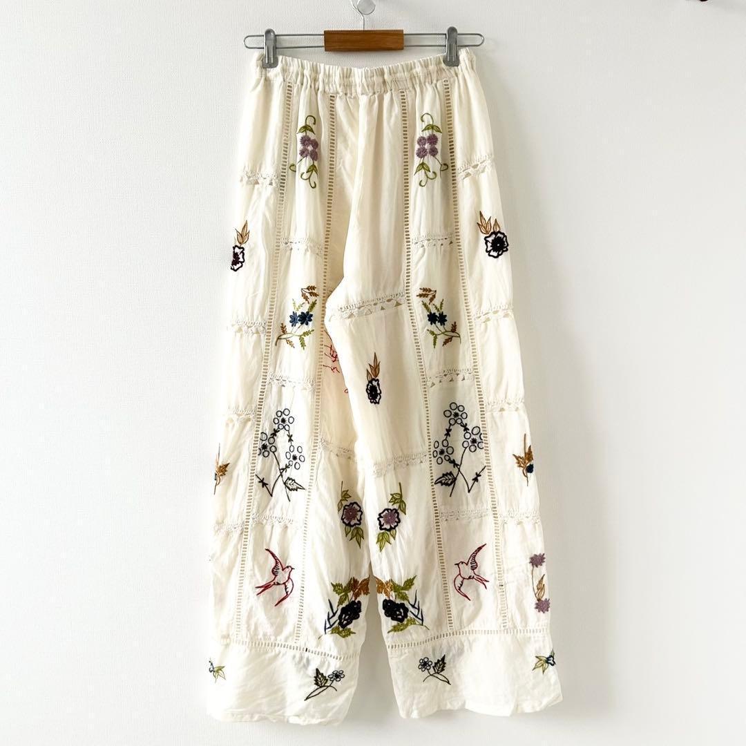 トゥディフル　Embroidery Patchwork Trousers