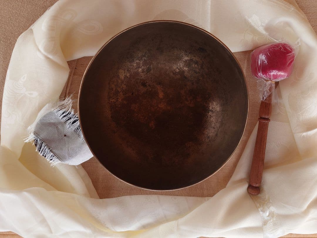 【本日限定価】格本物のシンギングボウルが欲しい方に　薄型　チベット　密教