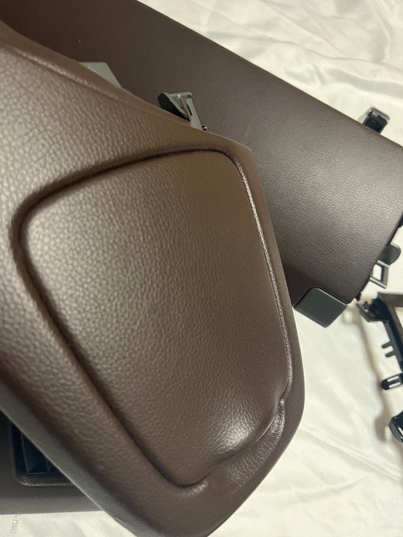 30プリウス 純正内装ブラッキッシュブラウン +ブラウンカスタム内装