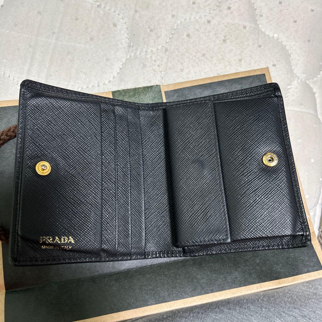 PRADA 二つ折り財布 黒