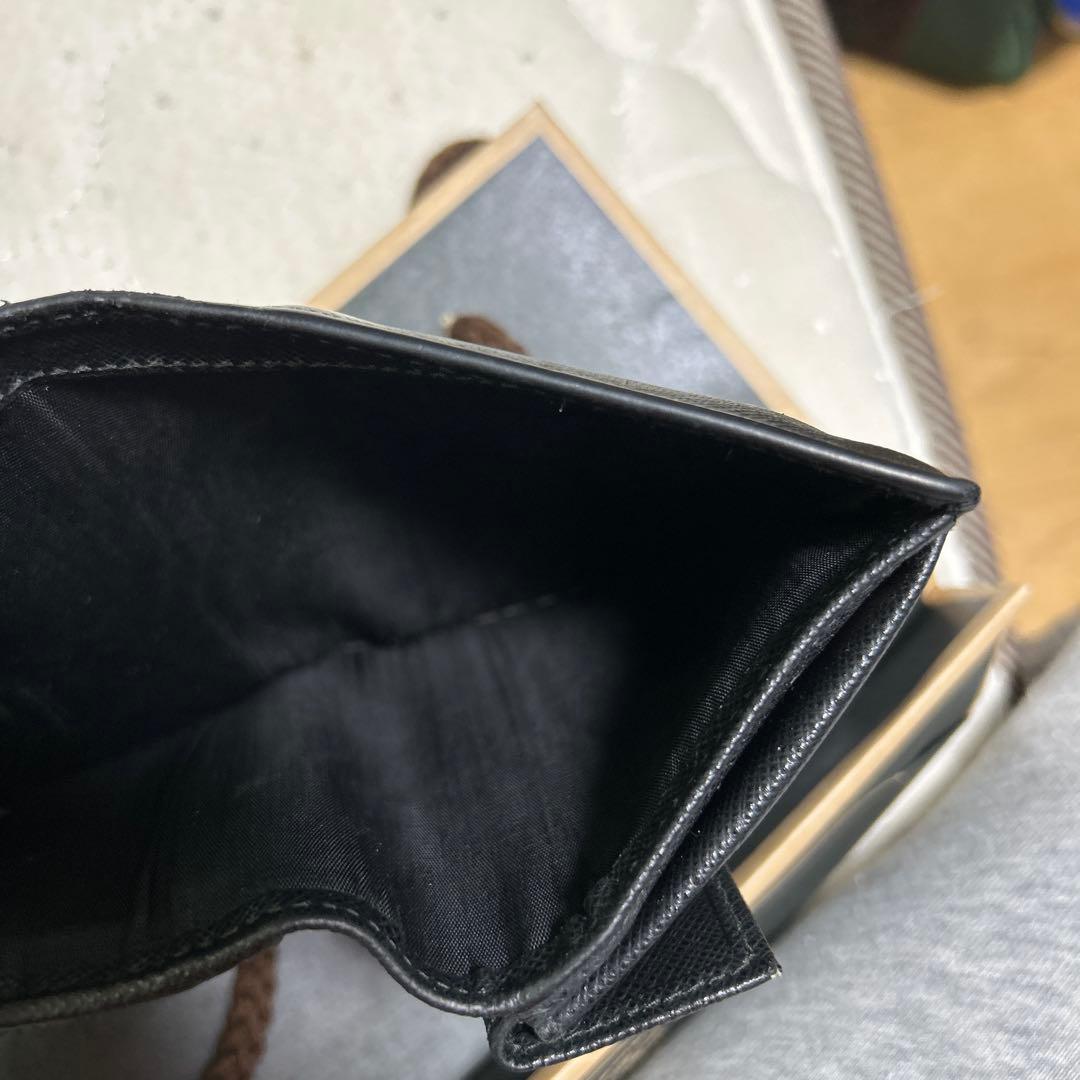 PRADA 二つ折り財布 黒