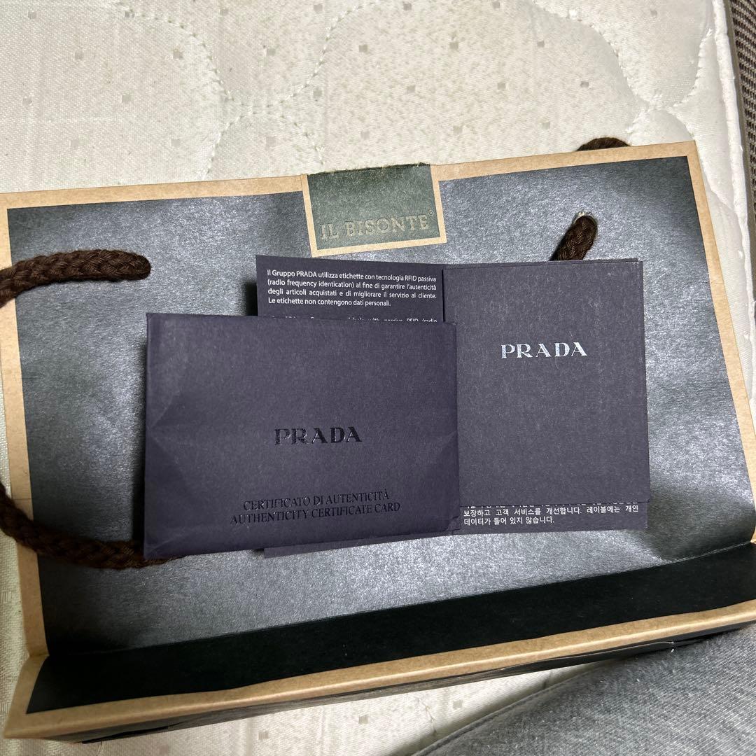 PRADA 二つ折り財布 黒