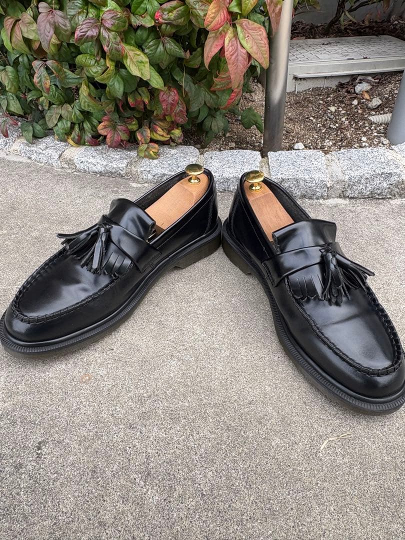 ADRIAN タッセルローファー ブラック　ガラスレザー