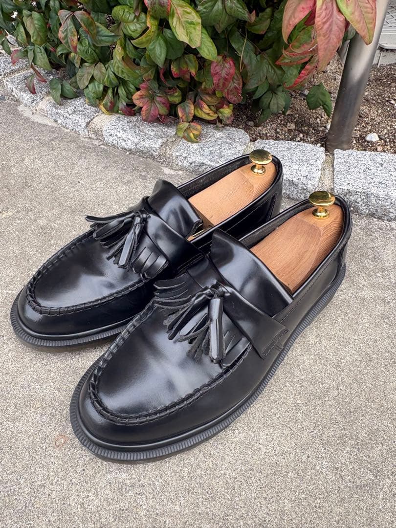 ADRIAN タッセルローファー ブラック　ガラスレザー