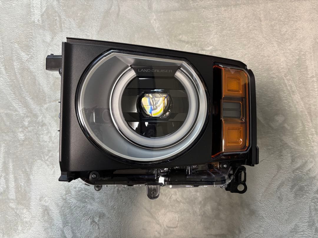 ランドクルーザー250 純正オプション丸目ヘッドライト 左右セット
