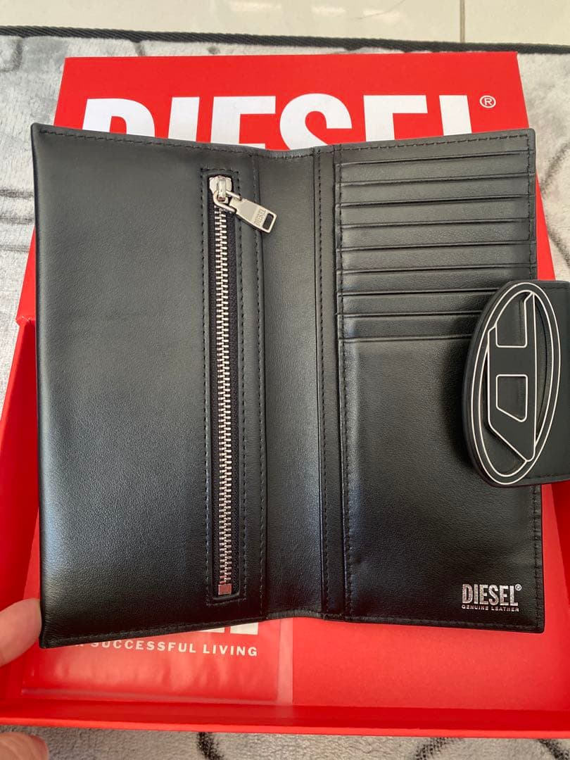 翔ブライアンです！最終セール！！DIESEL ブラックレザー 二つ折り財布
