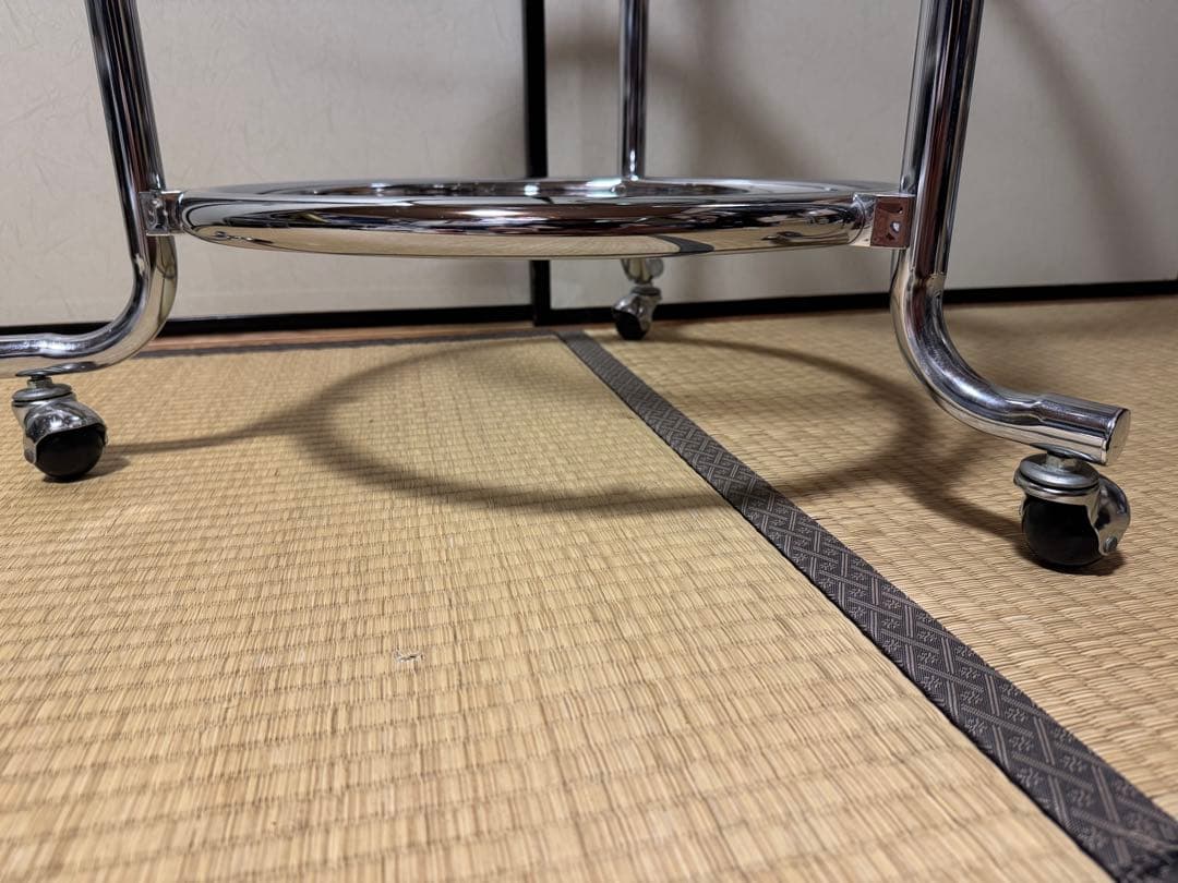 ガラステーブル3段　ミッドセンチュリー　ラウンドテーブル　コーヒーテーブル