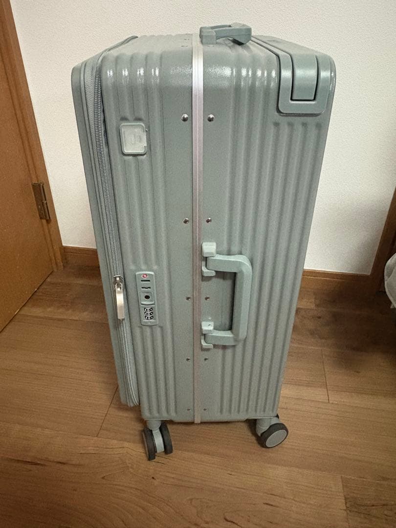 片開きスーツケース