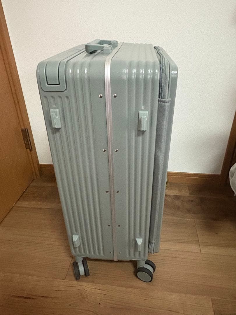 片開きスーツケース