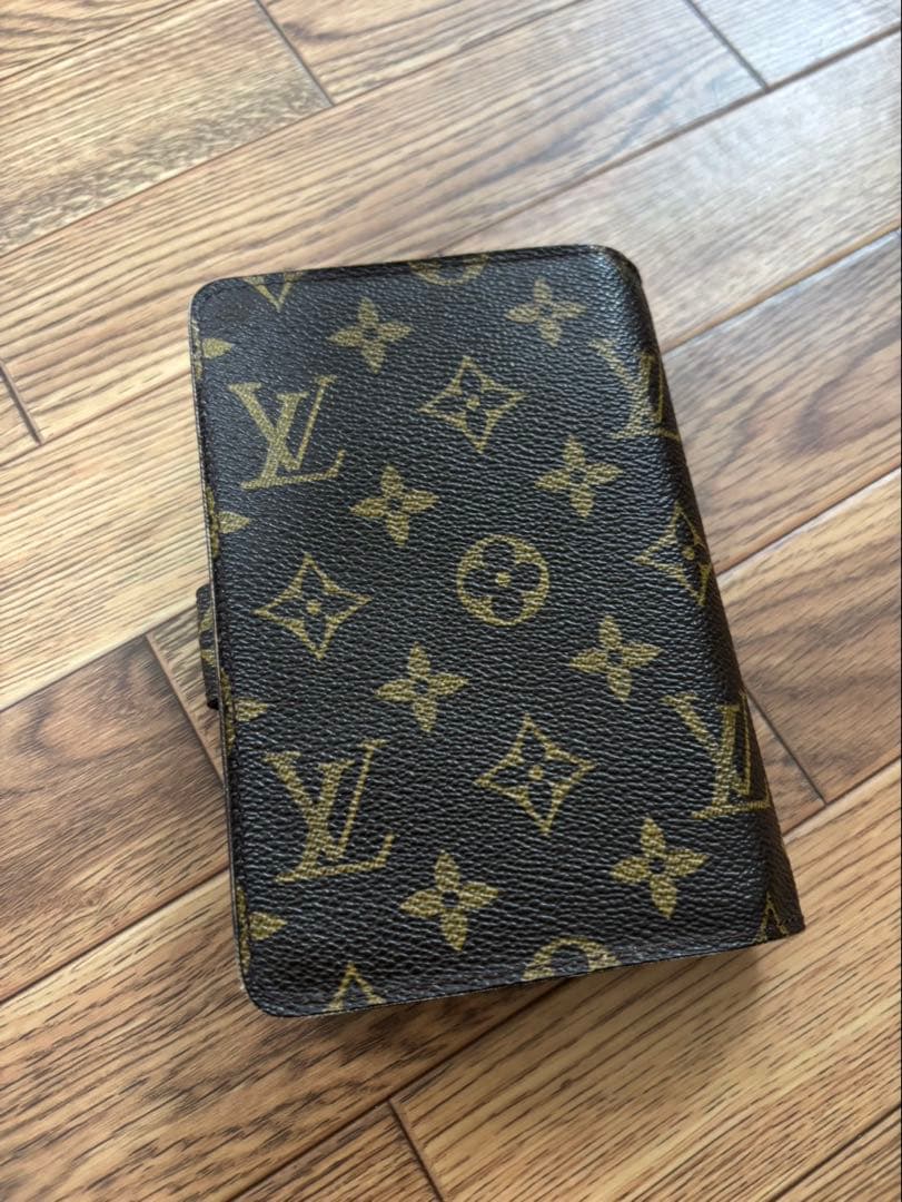 新品同様　Louis Vuitton 二つ折り財布 モノグラム