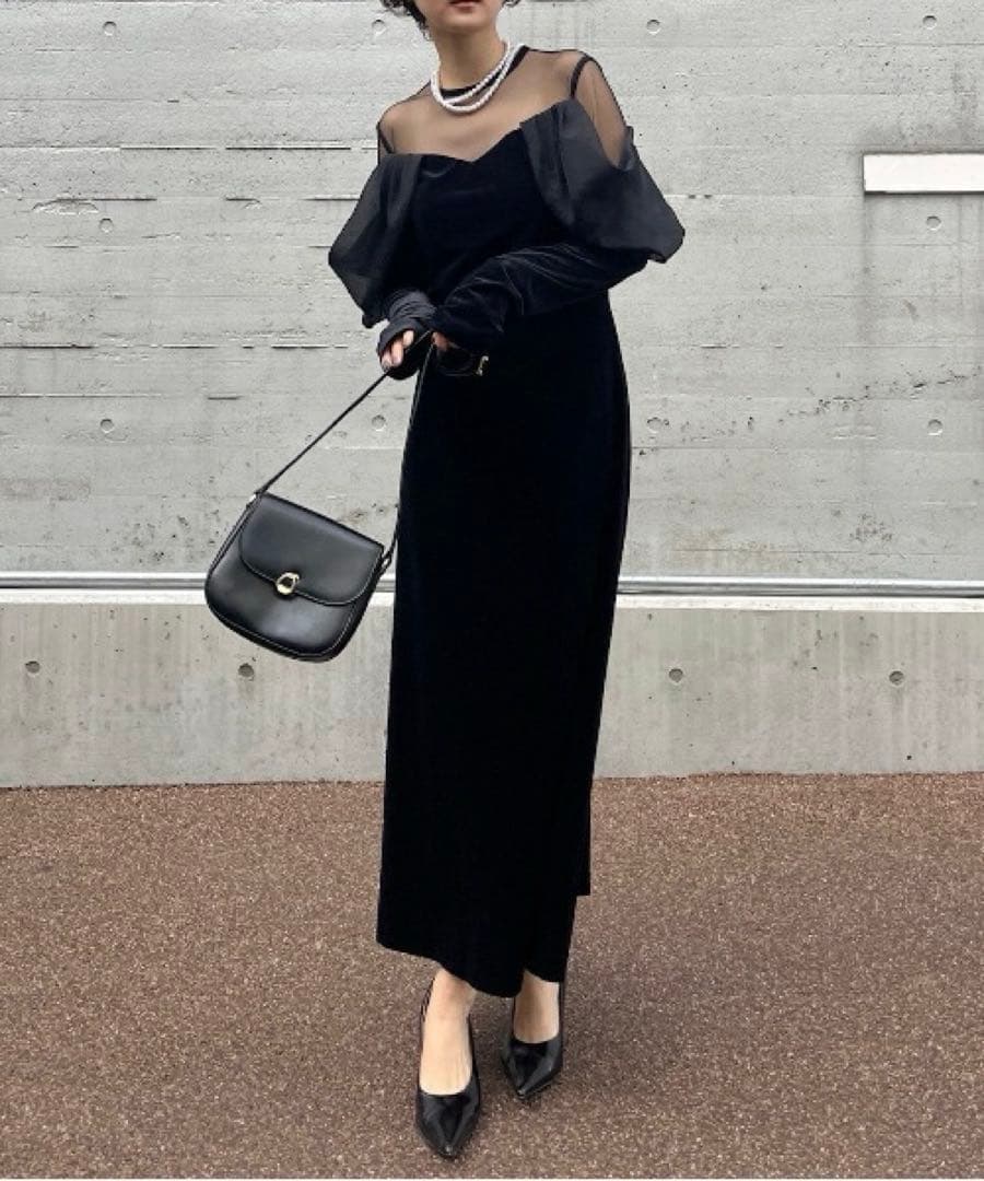 スーツ・フォーマル・ドレス UND VELOUR OFF SHOULDER DRESS