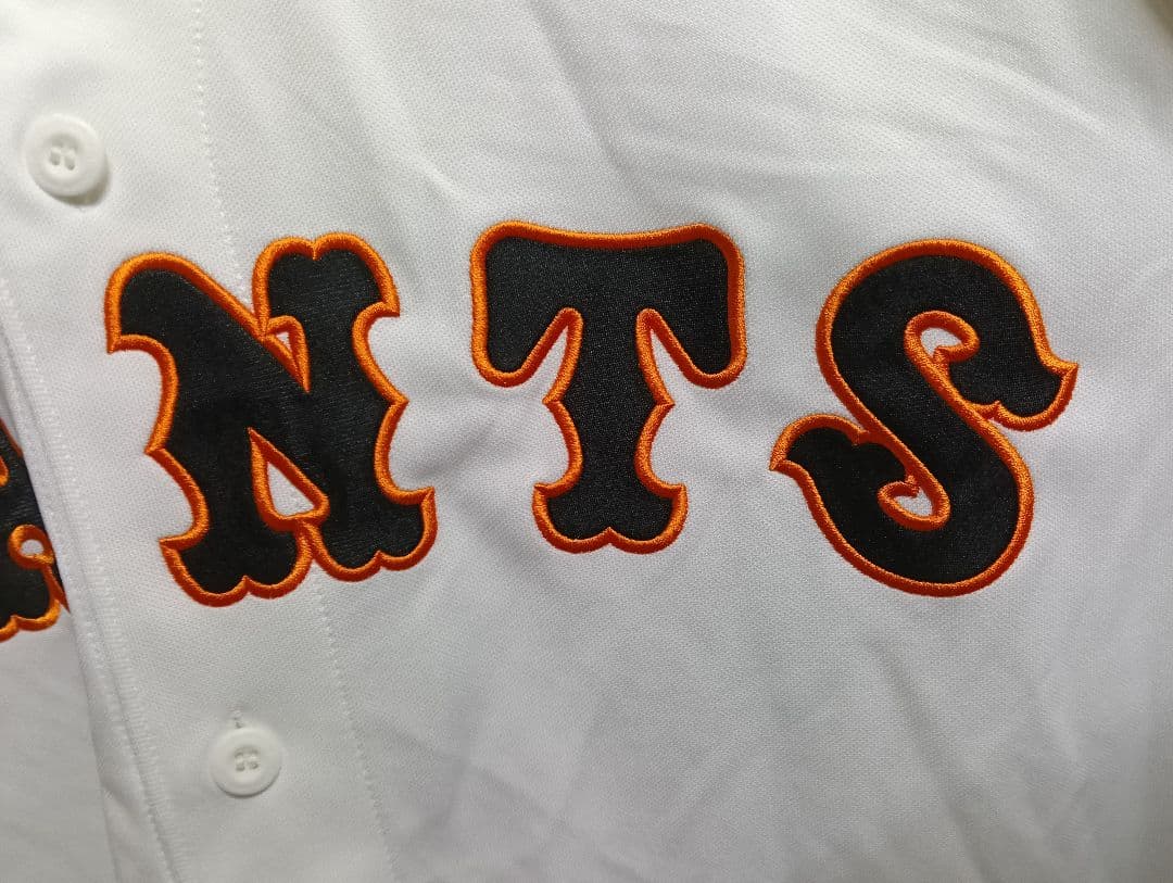 新品タグ付き！ アンダーアーマー製 読売ジャイアンツ 刺繍背番号無しユニフォーム