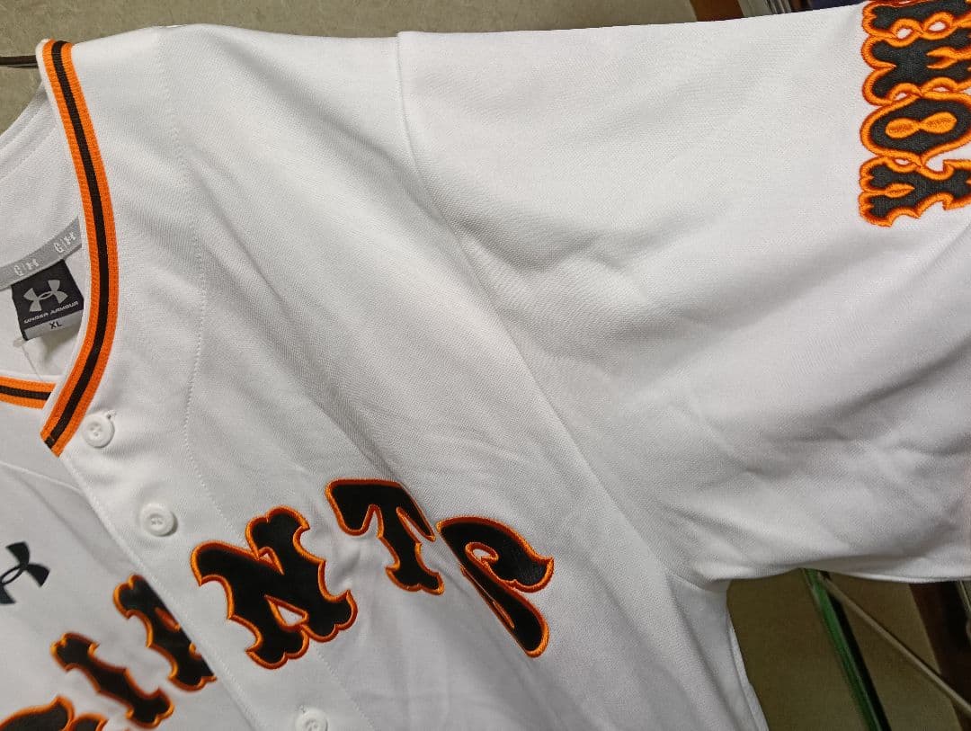 新品タグ付き！ アンダーアーマー製 読売ジャイアンツ 刺繍背番号無しユニフォーム