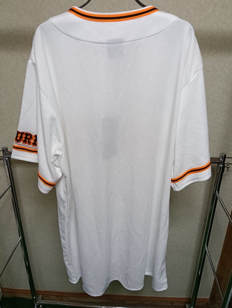 新品タグ付き！ アンダーアーマー製 読売ジャイアンツ 刺繍背番号無しユニフォーム