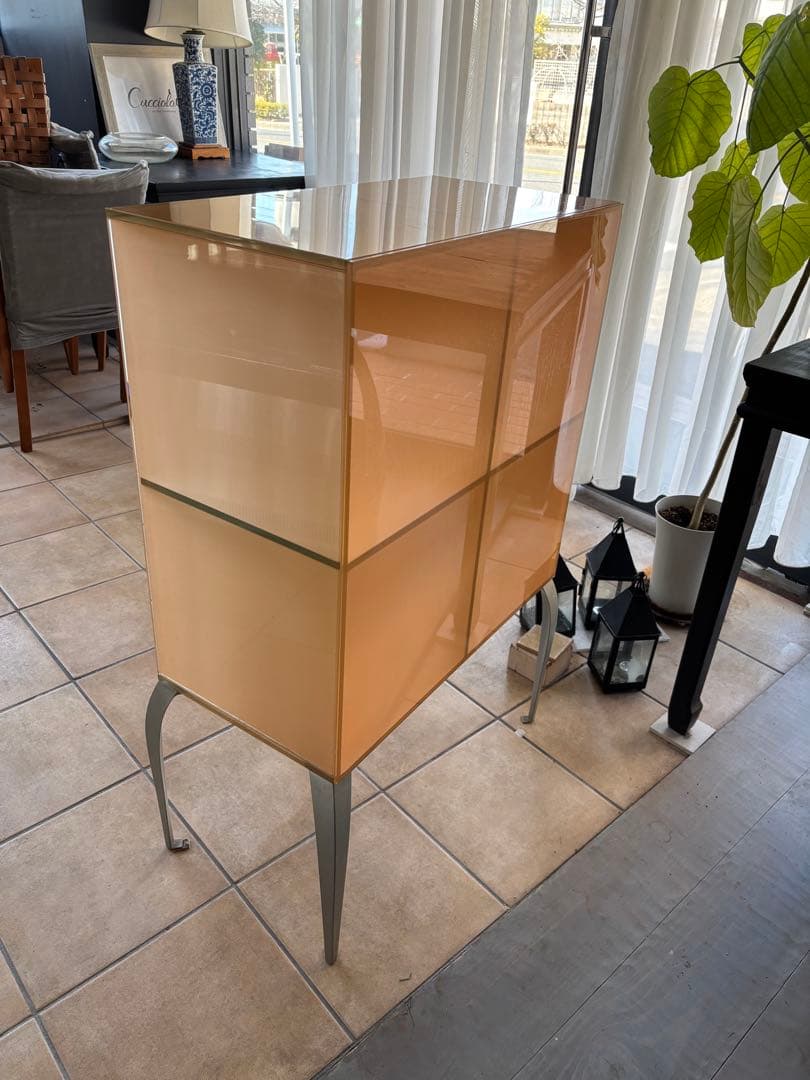 デザイナー家具　フィリップスタルク　ガラスショーケース