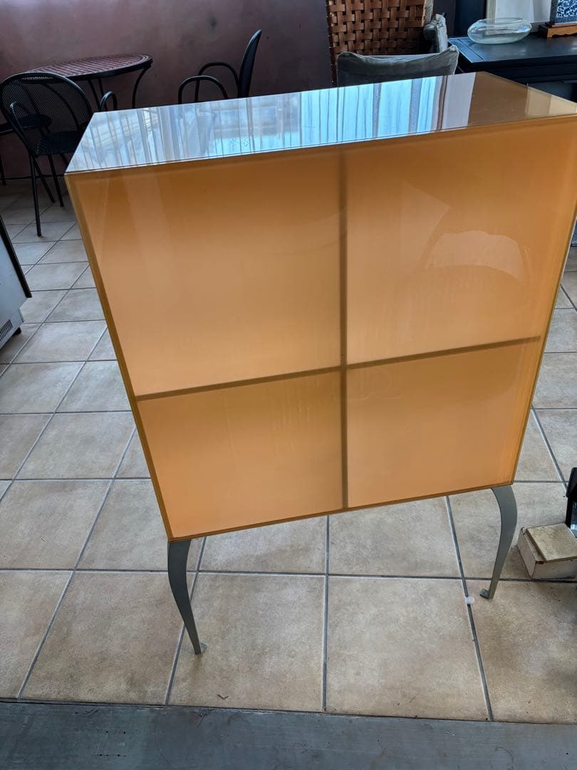 デザイナー家具　フィリップスタルク　ガラスショーケース