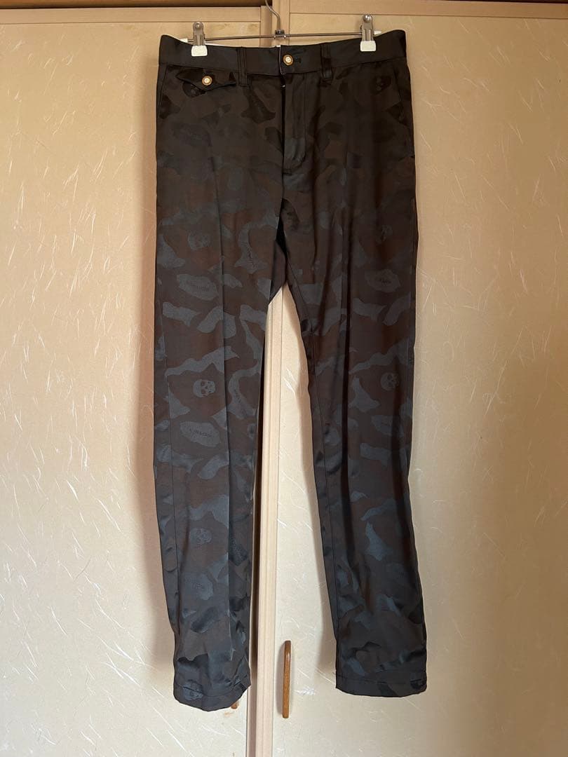 マークアンドロナ　レディース黒カモフラパンツ