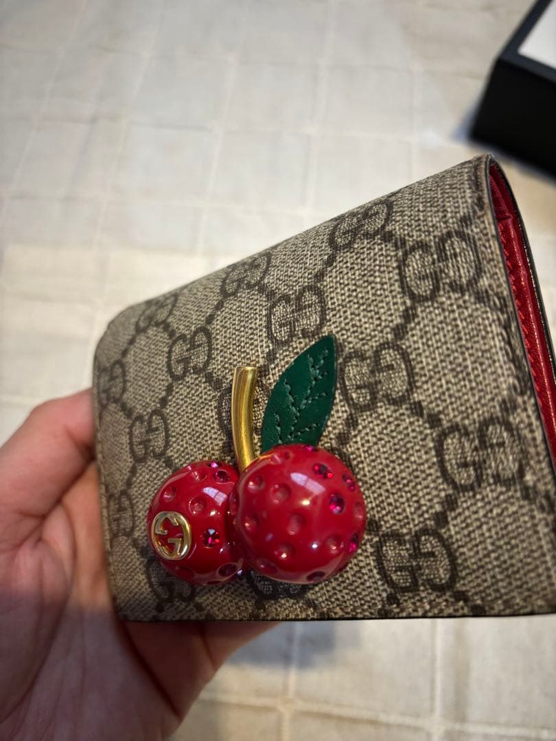 ま*む様 GUCCI 財布 チェリー