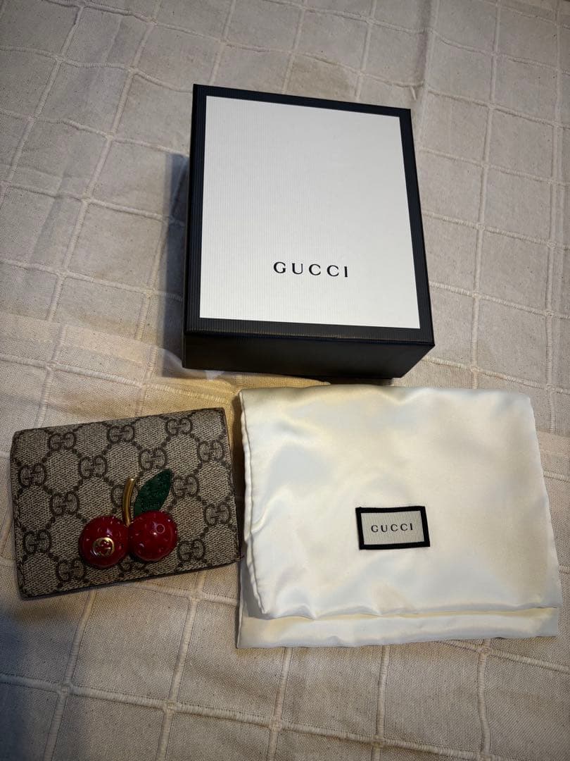 ま*む様 GUCCI 財布 チェリー
